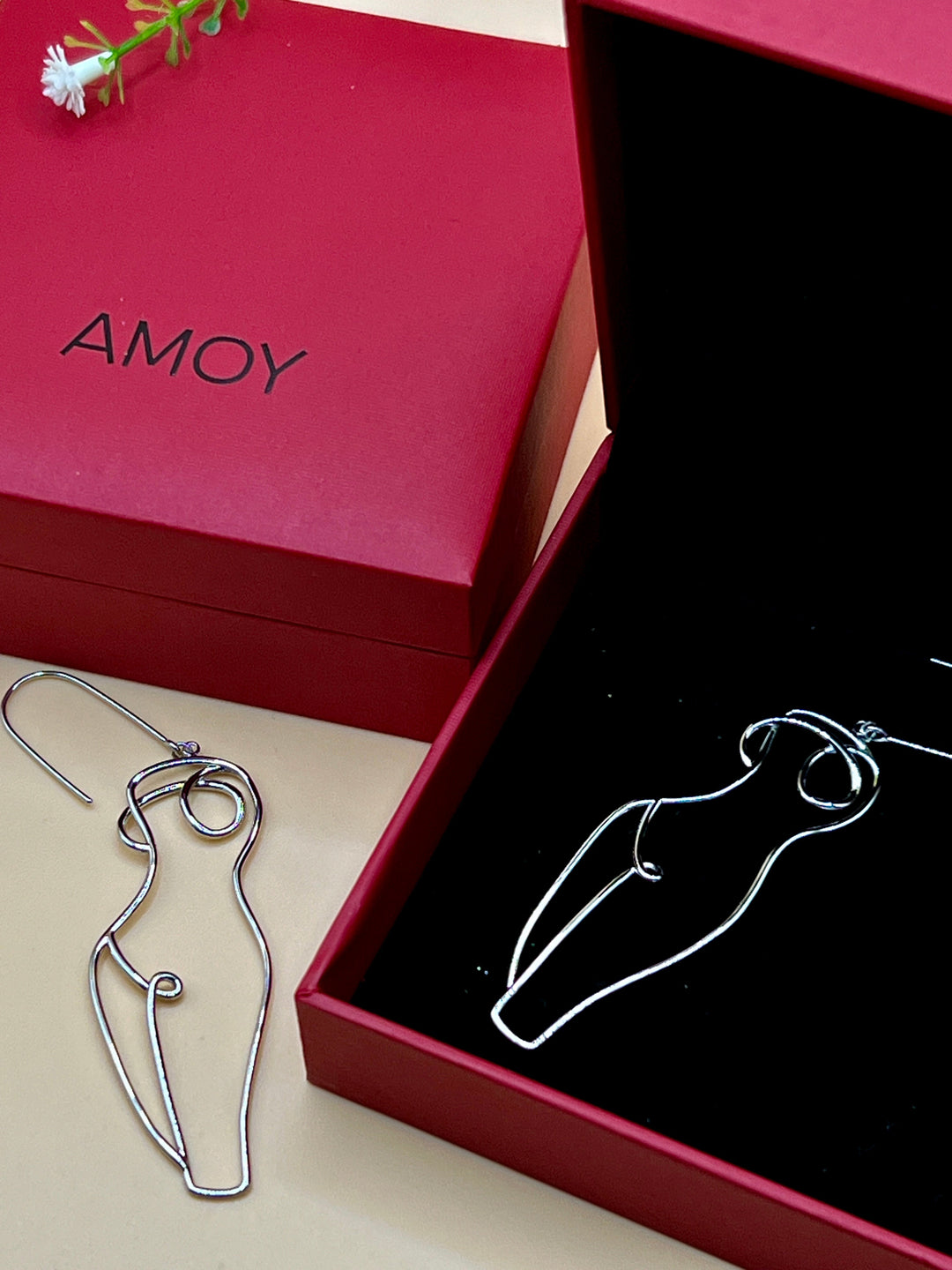 Five Picks for Wedding Season Gifts: Unique Jewelry from Amoy Jewelry