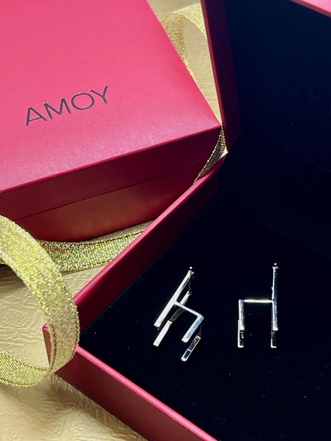 What Your Jewelry Says About You: The Hidden Language of Adornments